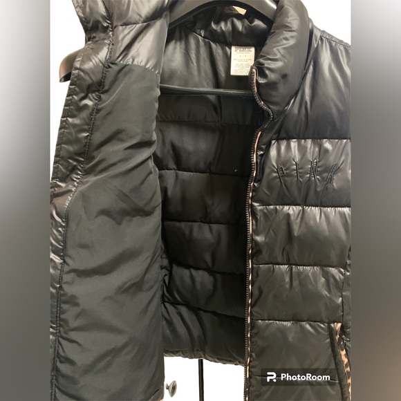 Victoria Secret PINK 🌟❄️Small black puffer VEST by VS Pink!❄️ - Picture 3 of 8